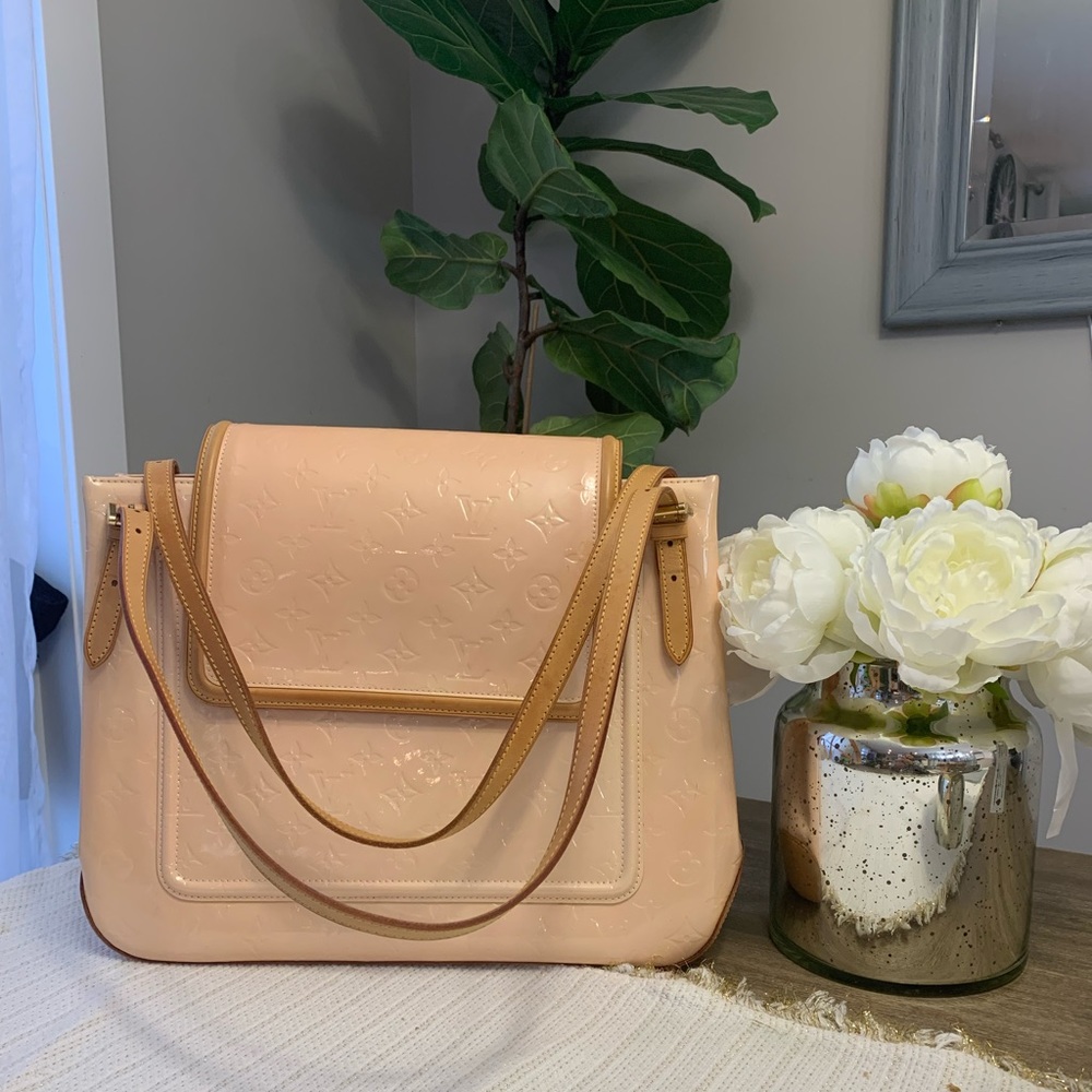 Authentic Louis Vuitton Vernis Shoulder Bag